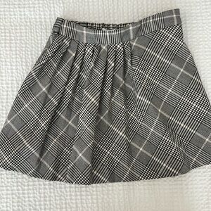 Zara pleated plaid skirt. Side zip. Perfect condition. Size 6.